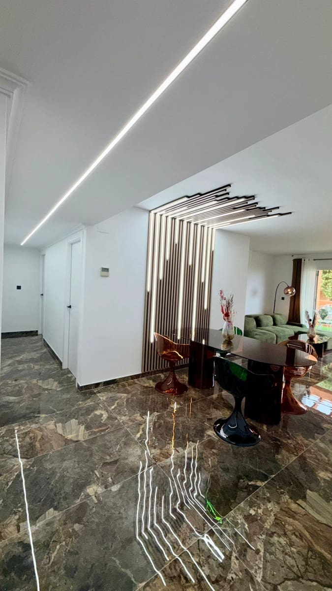 Apartamento de 3 habitaciones en Marbella en alquiler con piscina garaje - 2.500 € (Ref: 10048974)