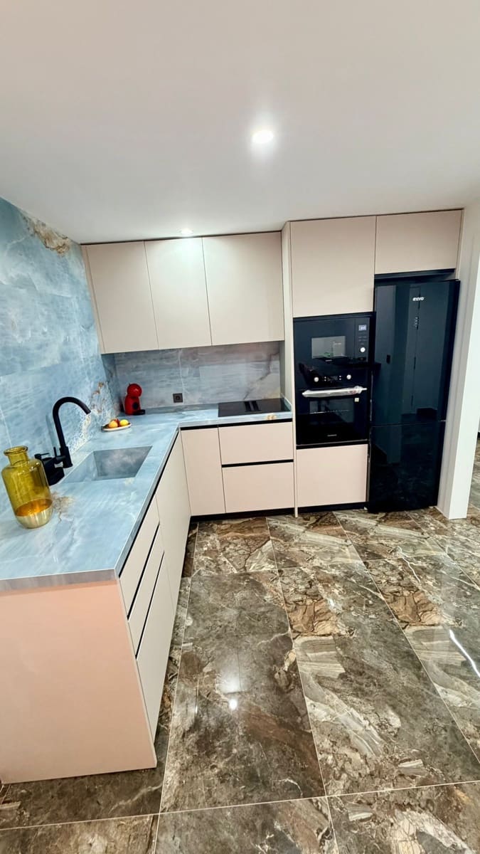 Apartamento de 3 habitaciones en Marbella en alquiler con piscina garaje - 2.500 € (Ref: 10048974)