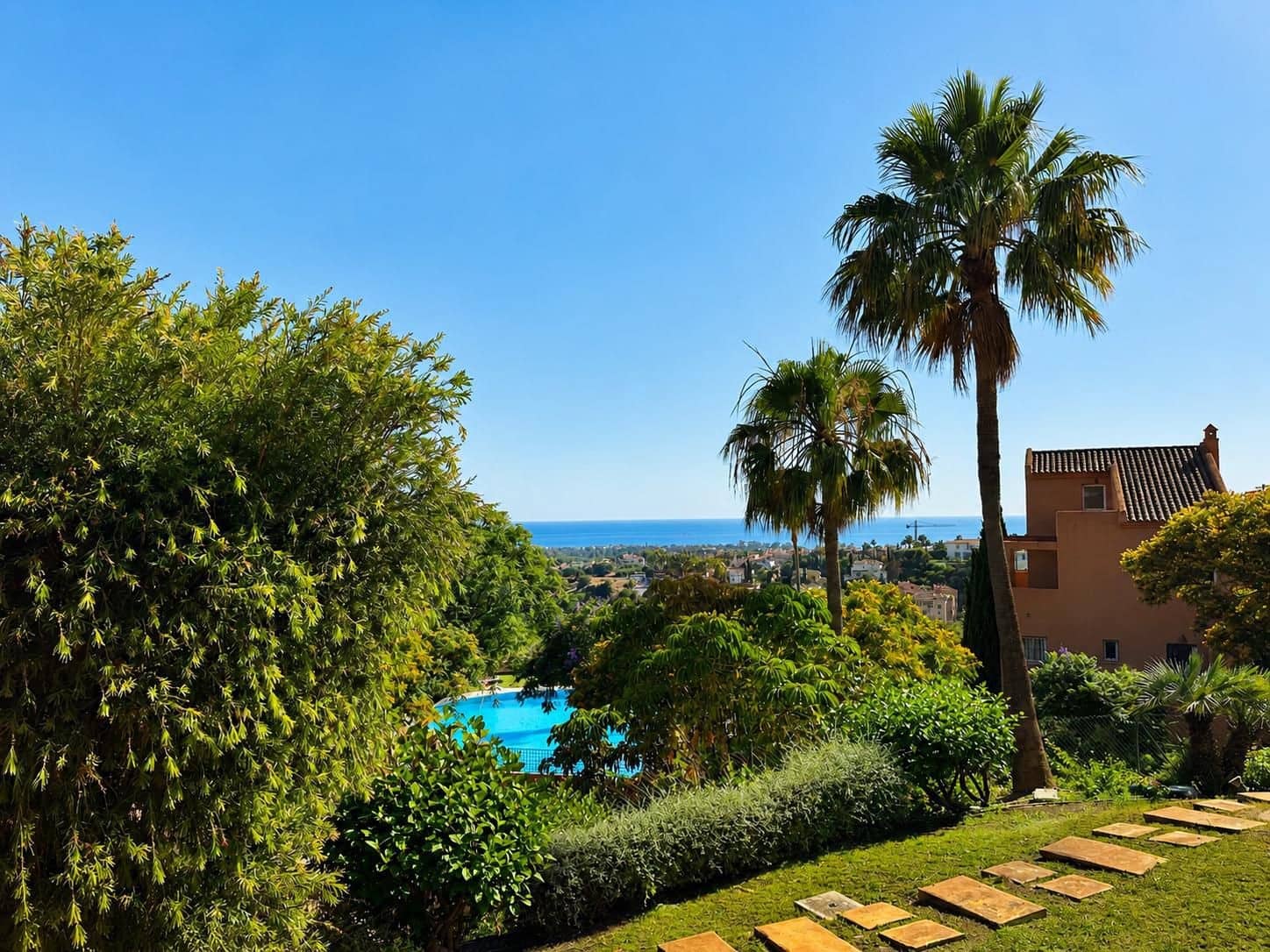 Apartamento de 3 habitaciones en Marbella en alquiler con piscina garaje - 2.500 € (Ref: 10048974)