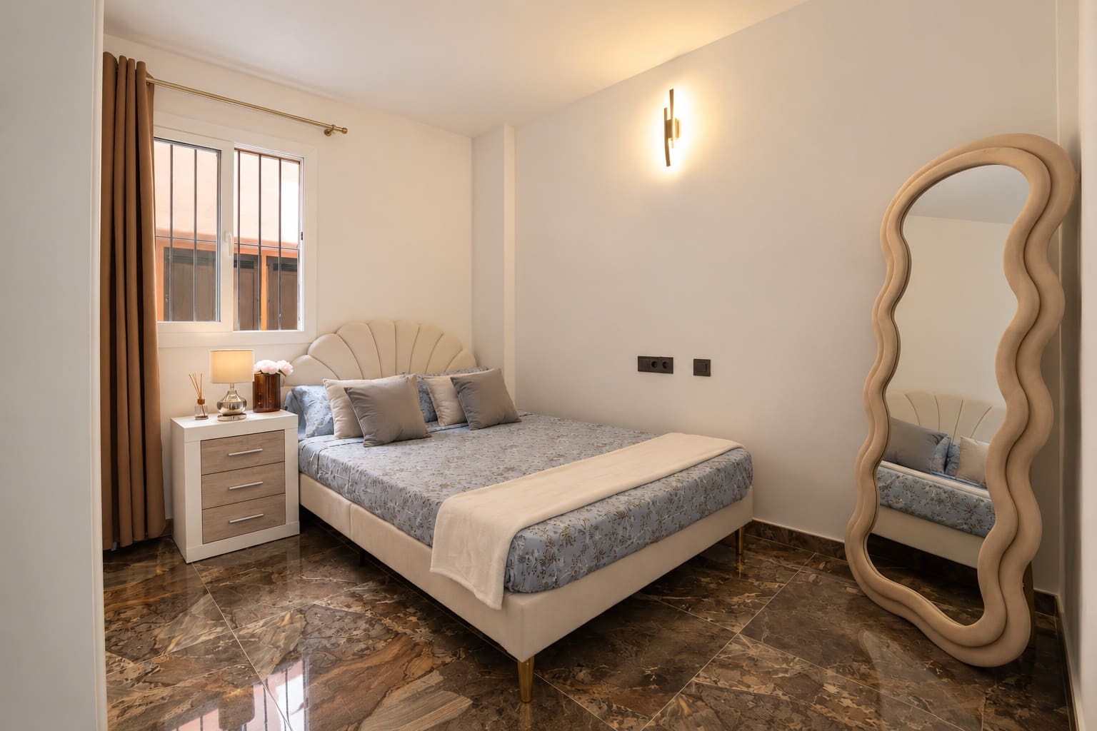 3 bedroom Apartment for rent in Marbella with pool garage - € 2,500 (Ref: 10048974)