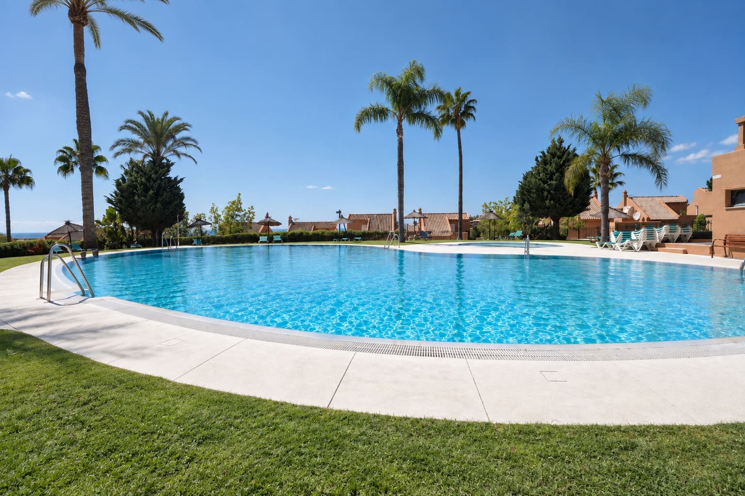 3 bedroom Apartment for rent in Marbella with pool garage - € 2,500 (Ref: 10048974)