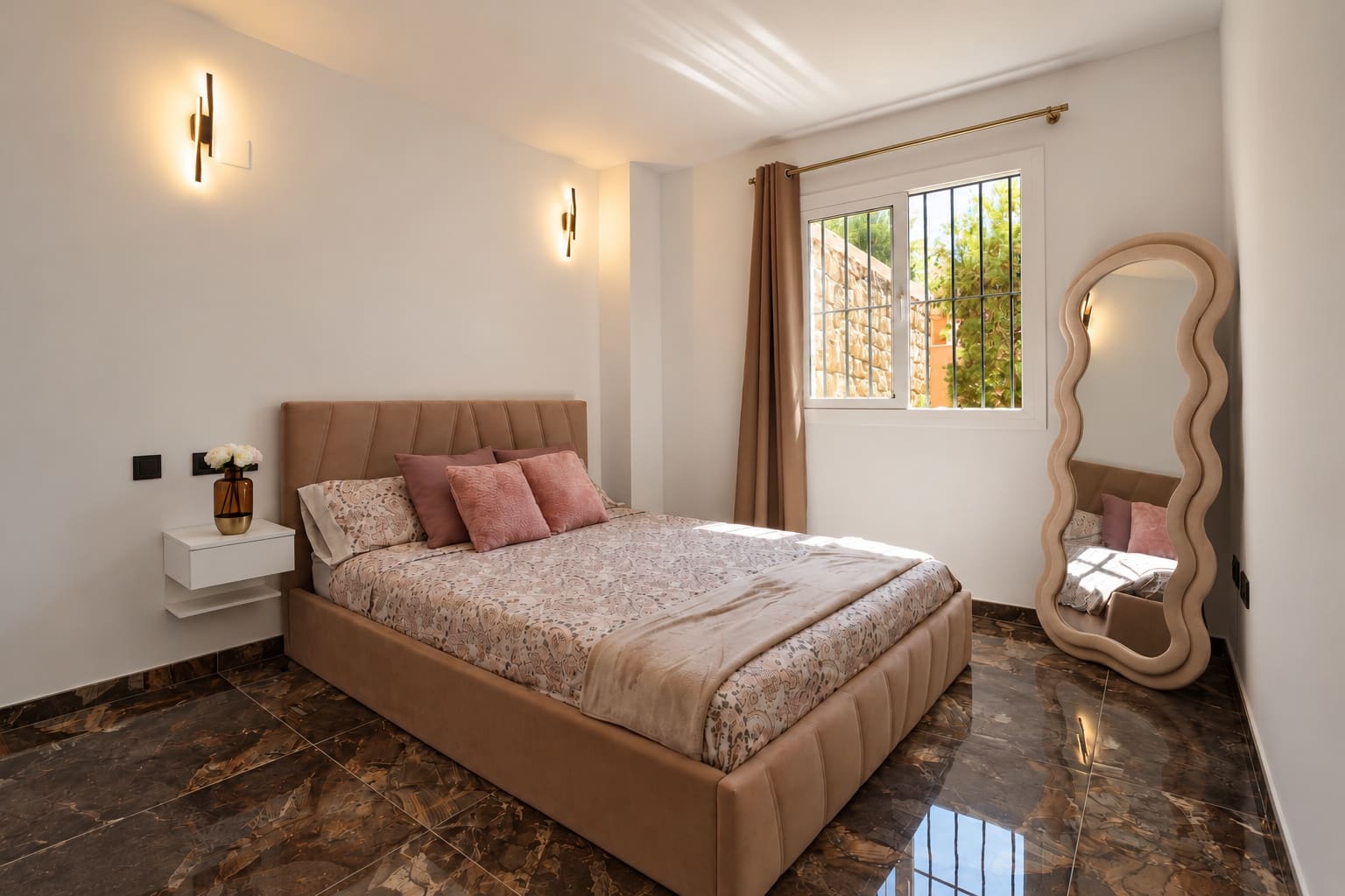 3 bedroom Apartment for rent in Marbella with pool garage - € 2,500 (Ref: 10048974)