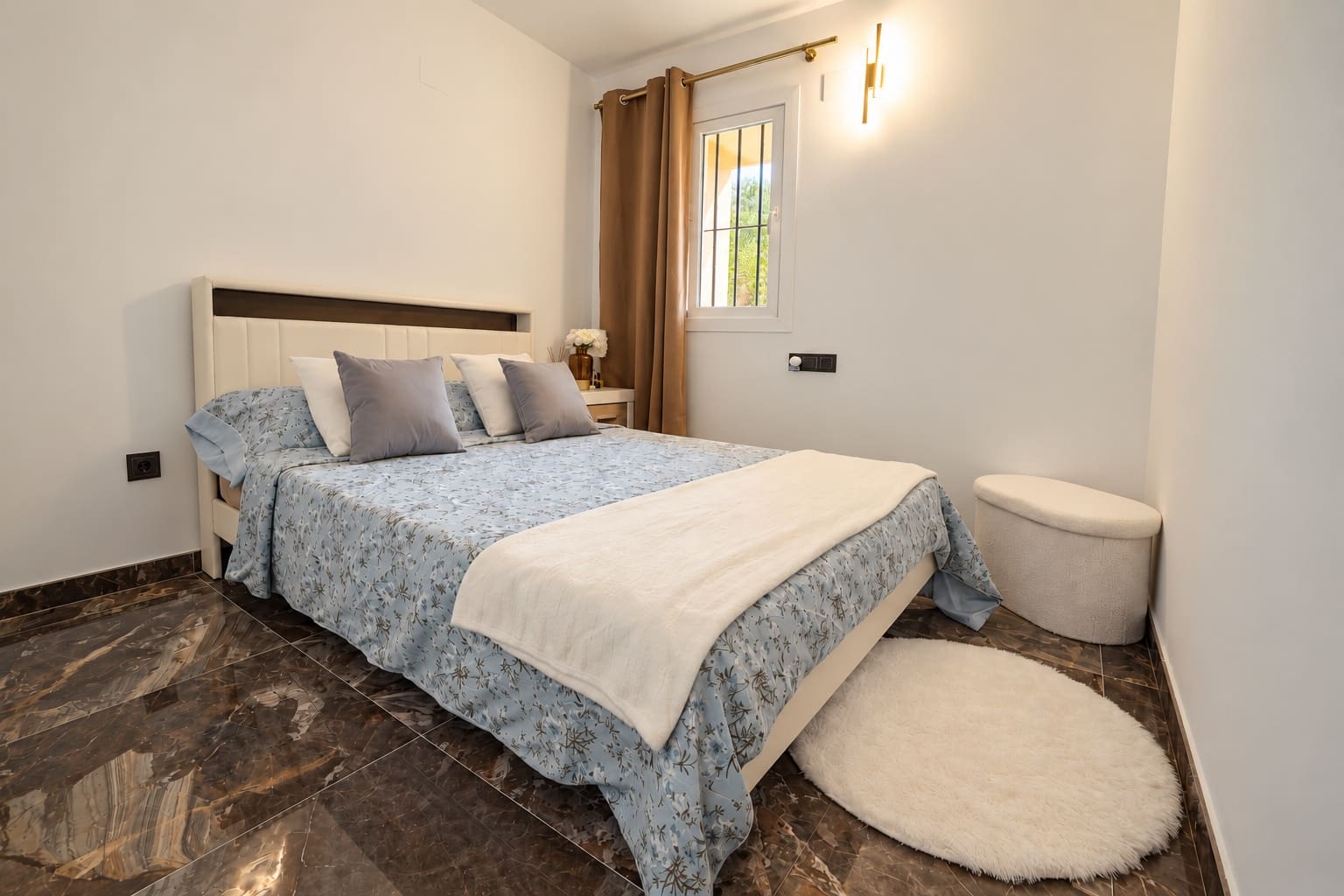 3 bedroom Apartment for rent in Marbella with pool garage - € 2,500 (Ref: 10048974)