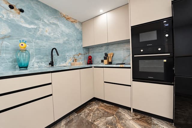 3 Zimmer Apartment zu vermieten in Marbella mit Pool Garage - 2.500 € (Ref: 10048974)