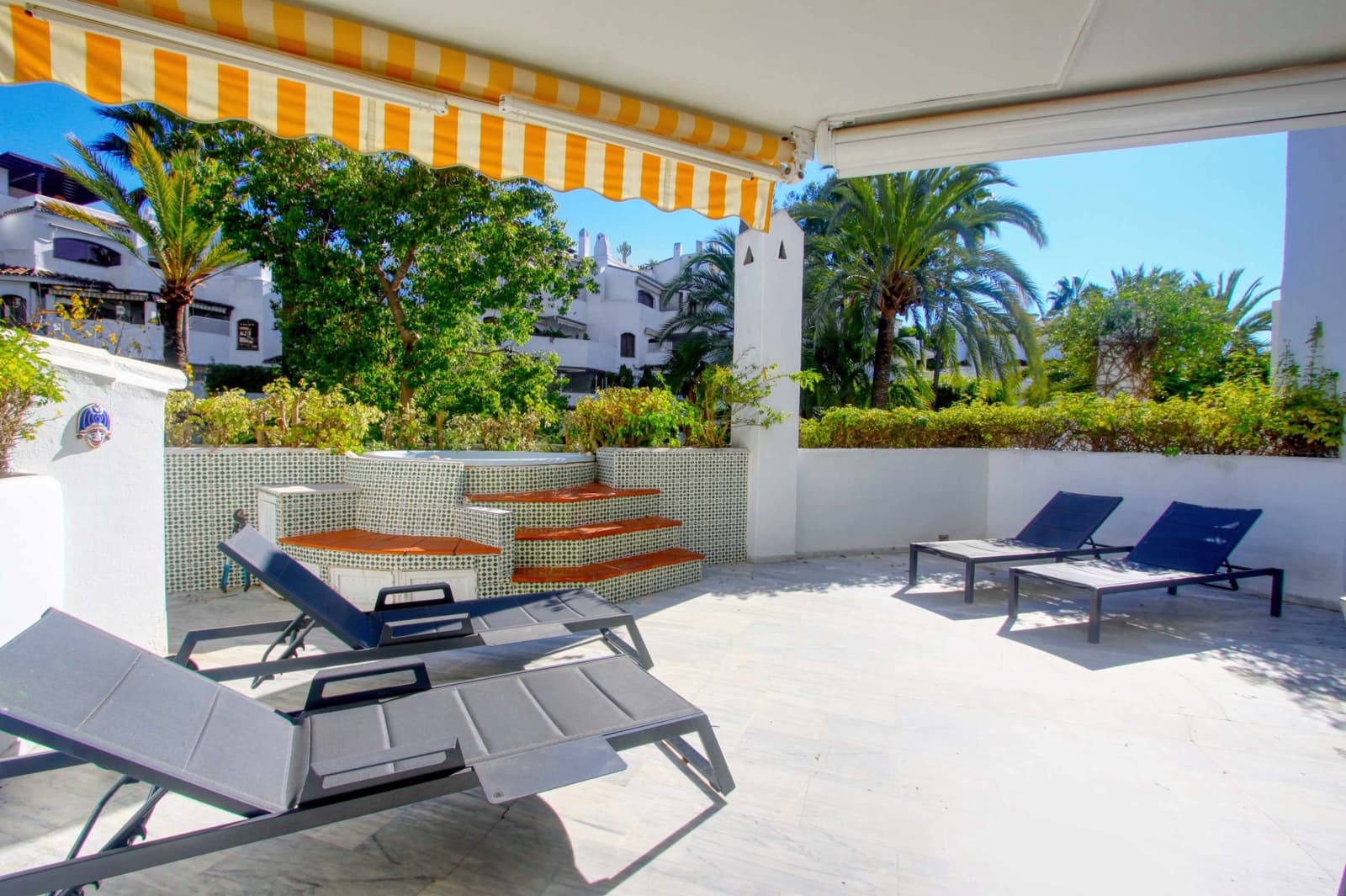 3 bedroom Apartment for sale in Marbella with pool - € 649,000 (Ref: 10048975)