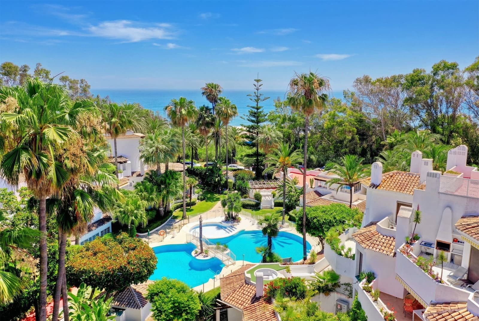 3 bedroom Apartment for sale in Marbella with pool - € 649,000 (Ref: 10048975)
