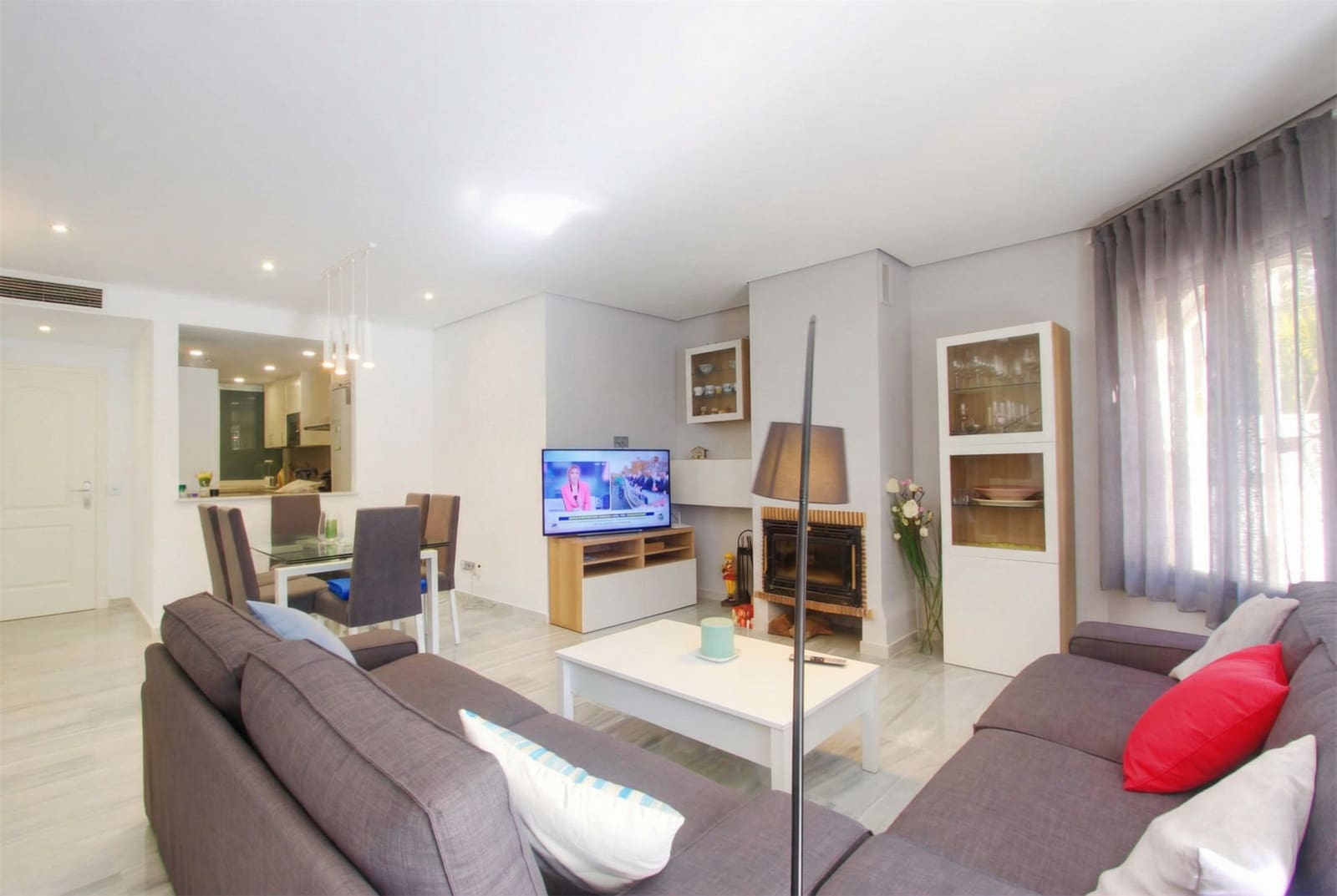 3 bedroom Apartment for sale in Marbella with pool - € 649,000 (Ref: 10048975)