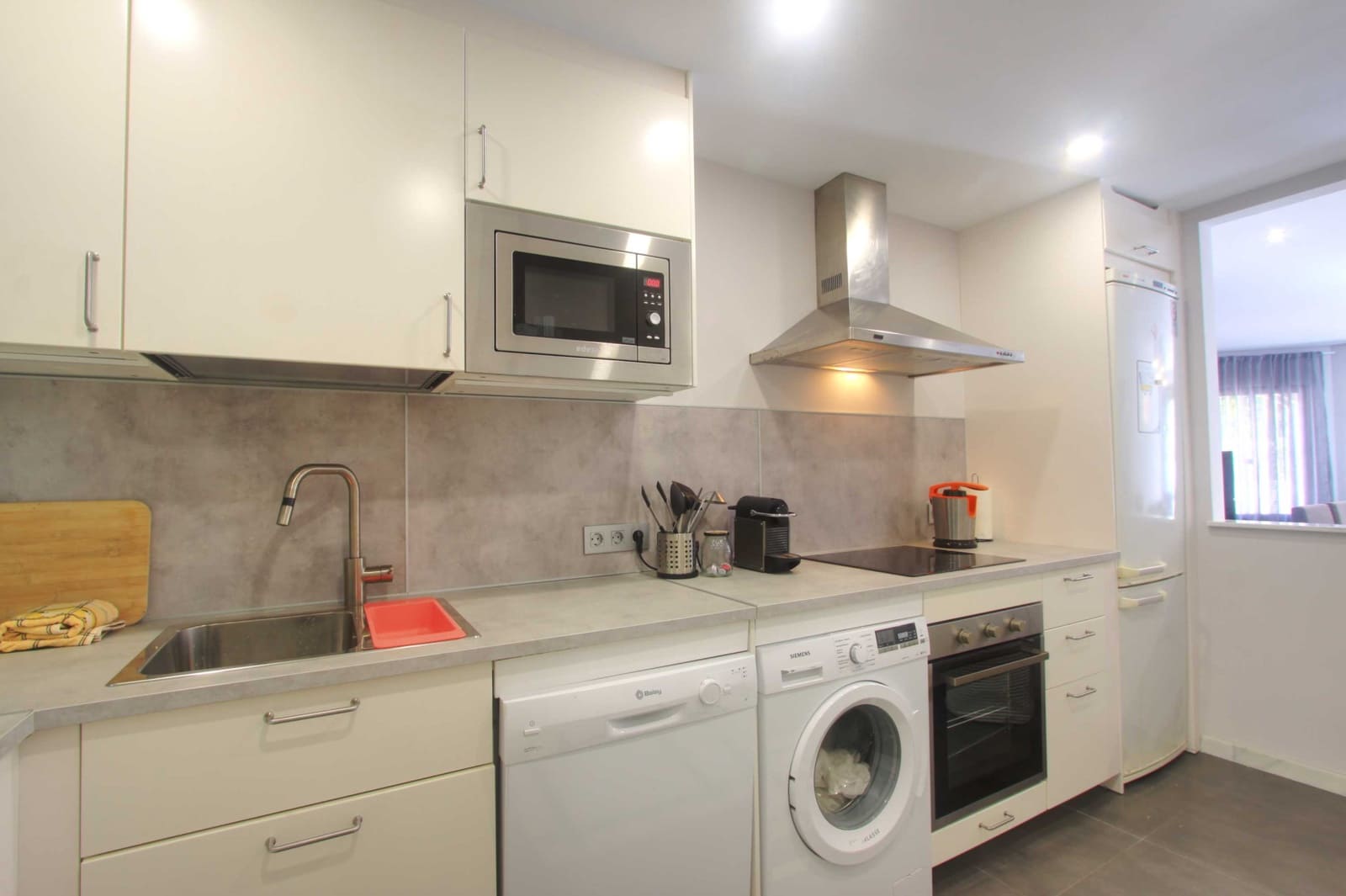 3 bedroom Apartment for sale in Marbella with pool - € 649,000 (Ref: 10048975)