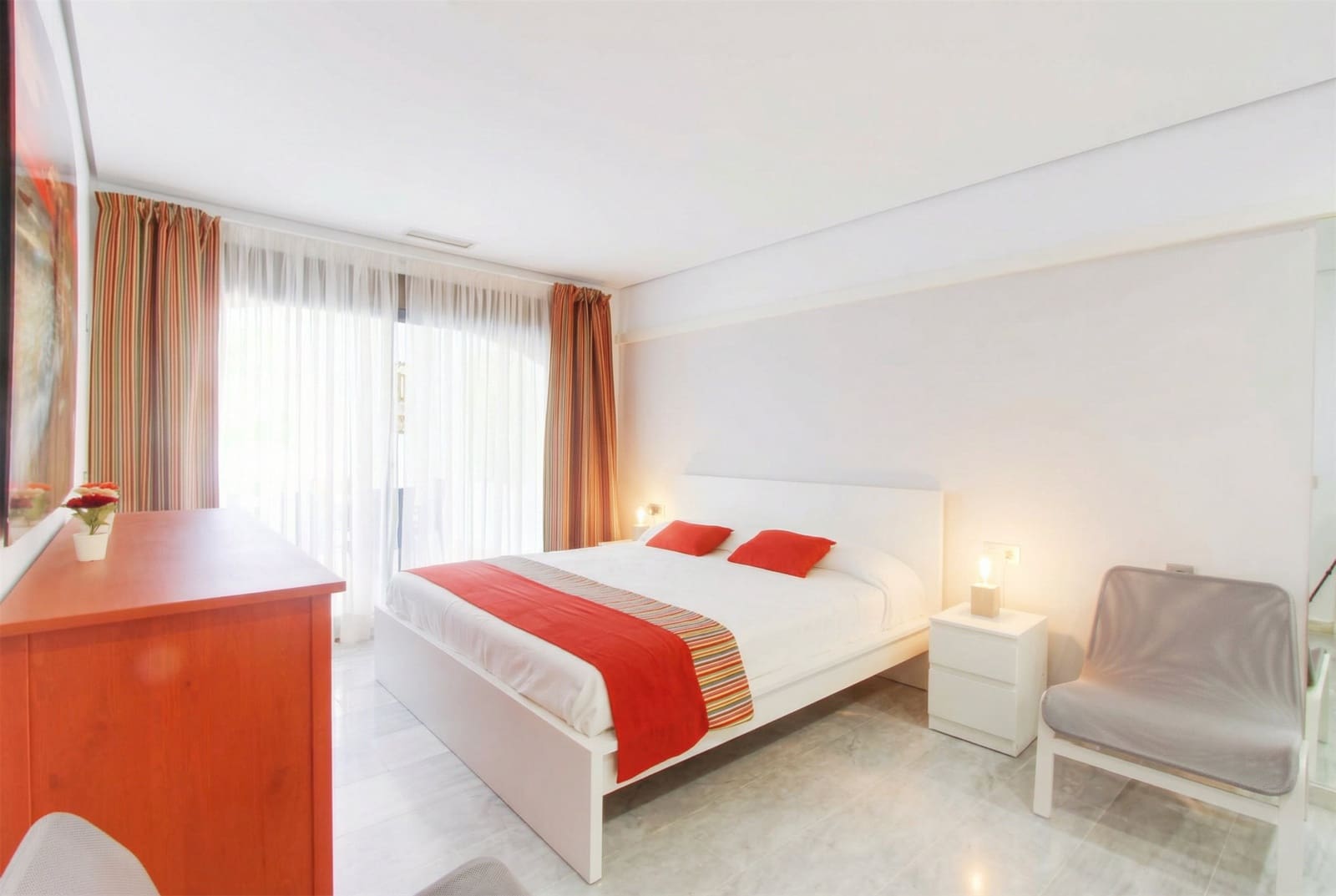 3 bedroom Apartment for sale in Marbella with pool - € 649,000 (Ref: 10048975)