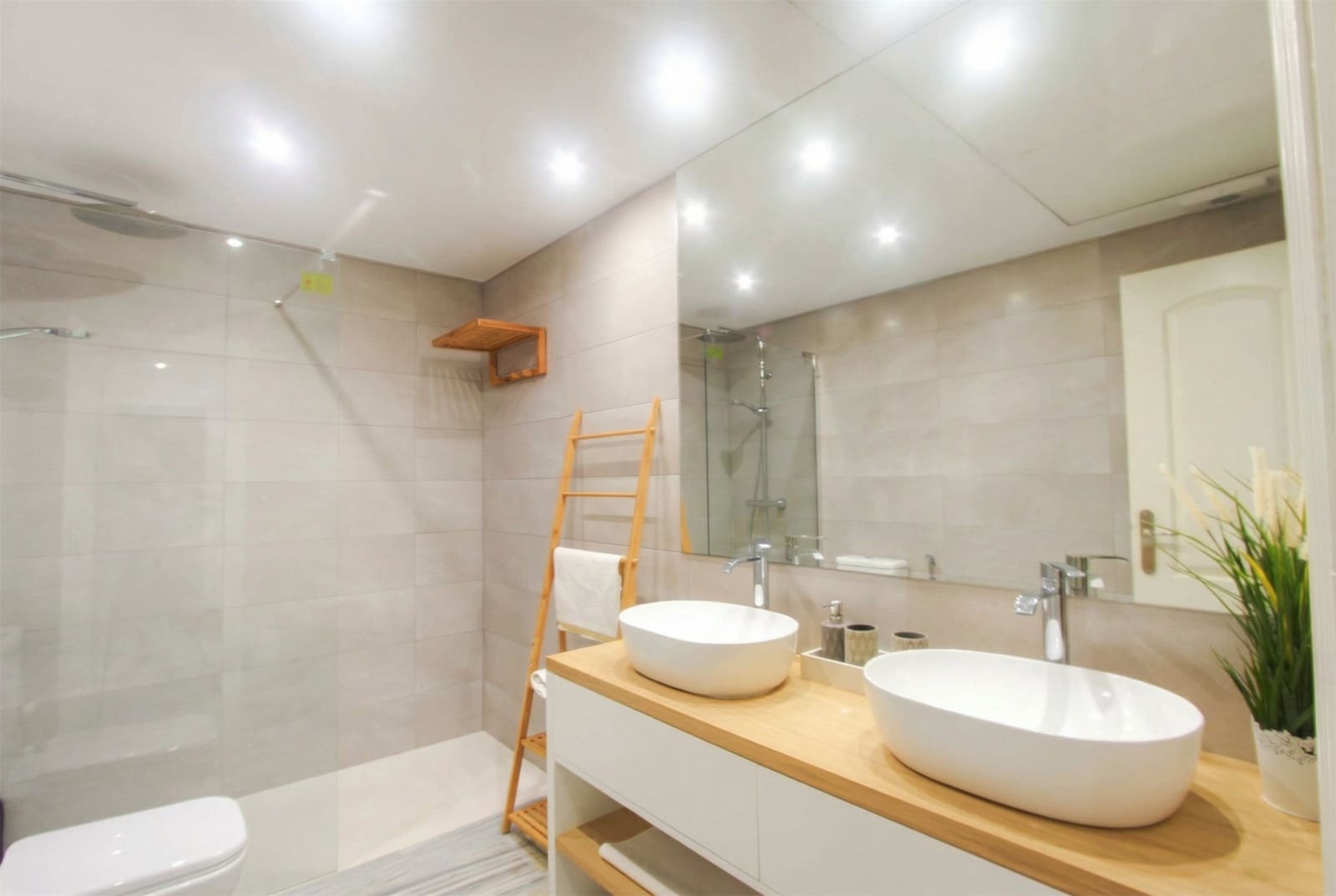 3 bedroom Apartment for sale in Marbella with pool - € 649,000 (Ref: 10048975)