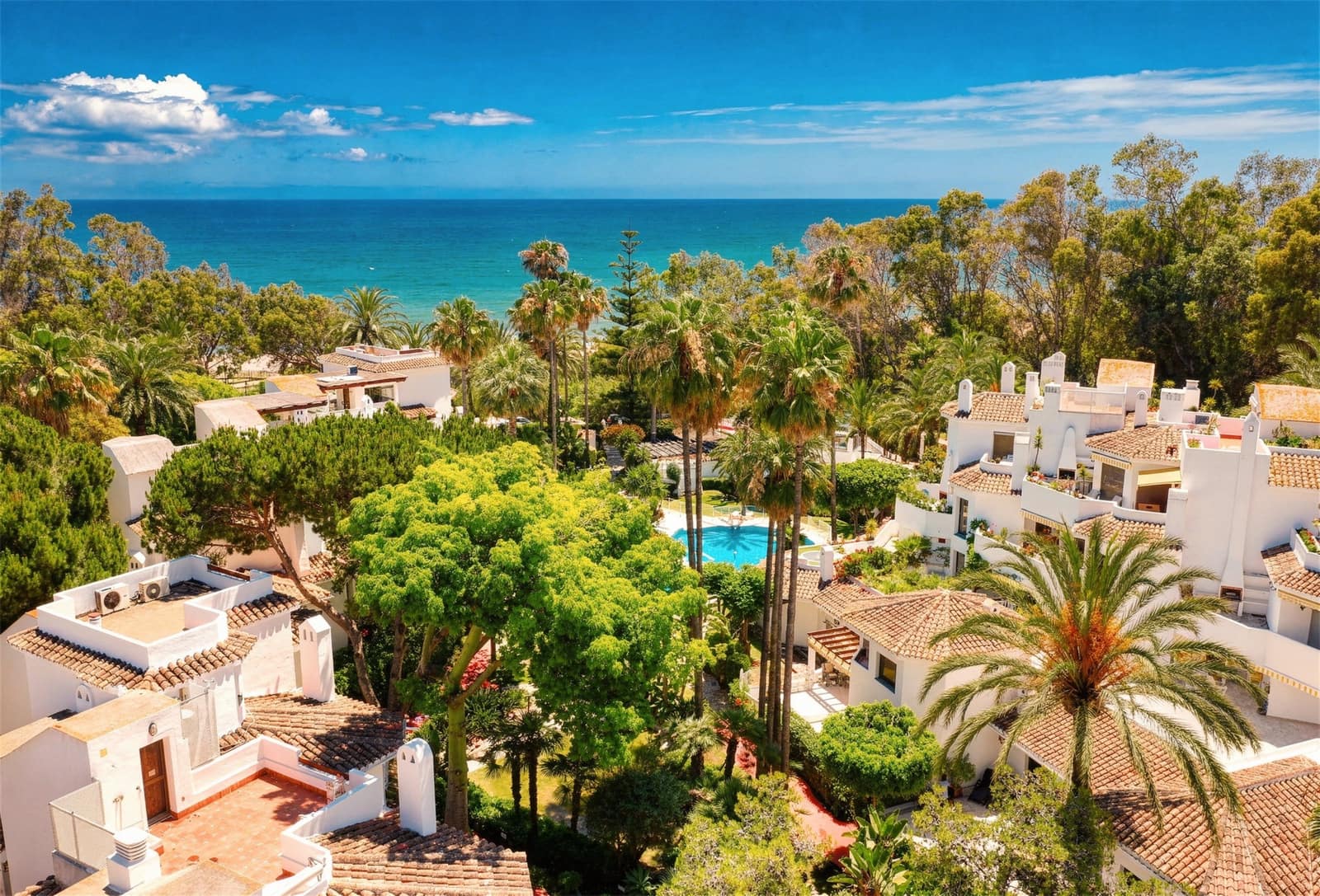 3 bedroom Apartment for sale in Marbella with pool - € 649,000 (Ref: 10048975)