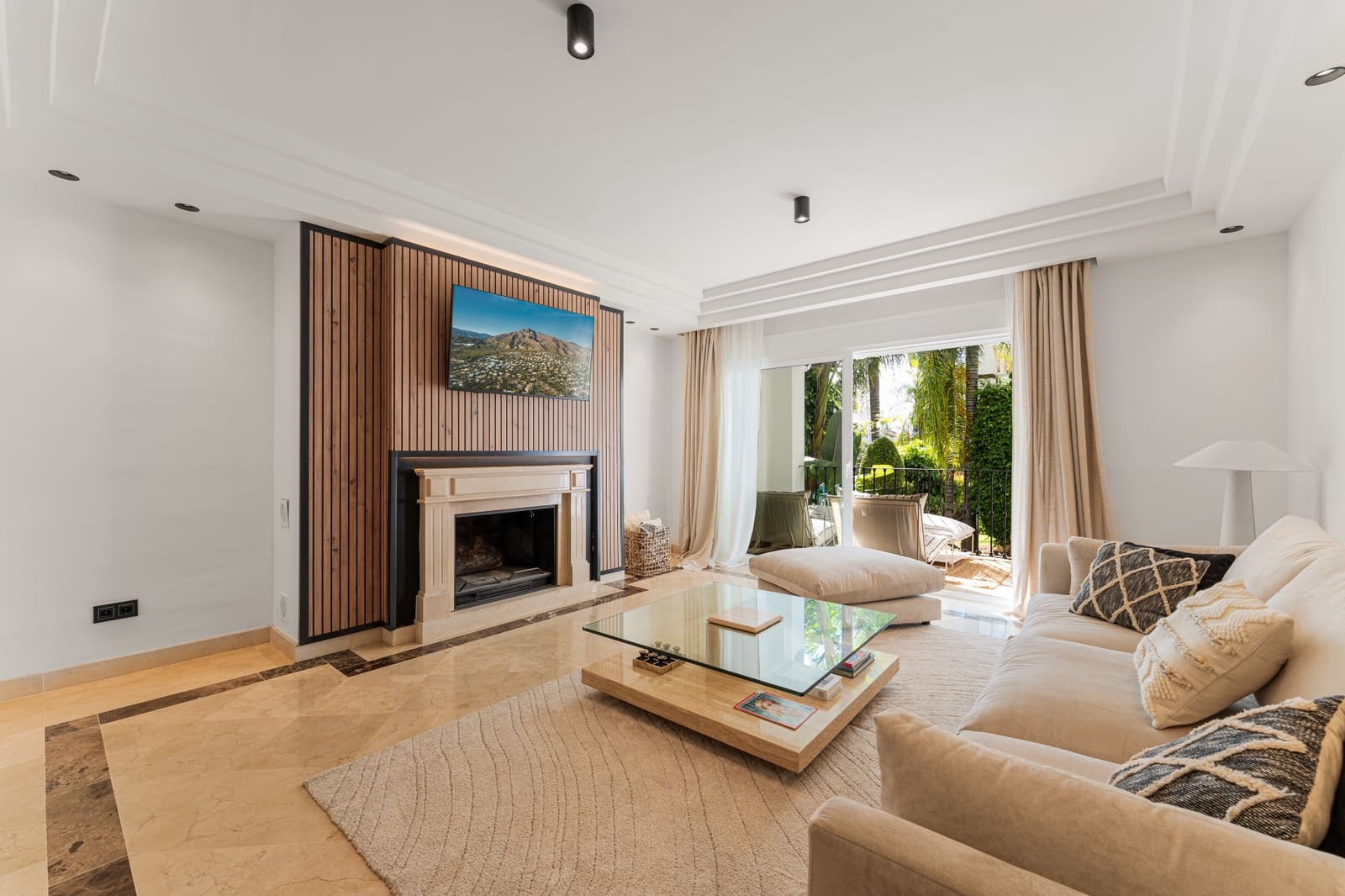 3 sypialnia Apartament na sprzedaż w Marbella z basenem garażem - 1 195 000 € (Ref: 10061736)