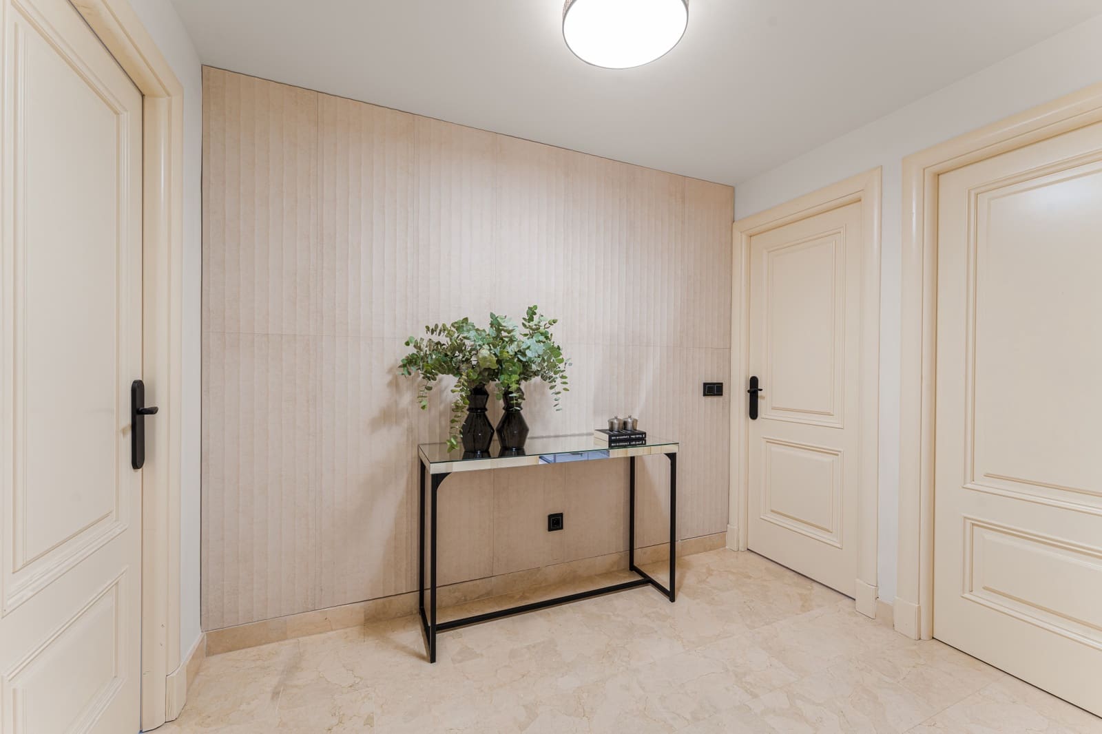 3 sypialnia Apartament na sprzedaż w Marbella z basenem garażem - 1 195 000 € (Ref: 10061736)