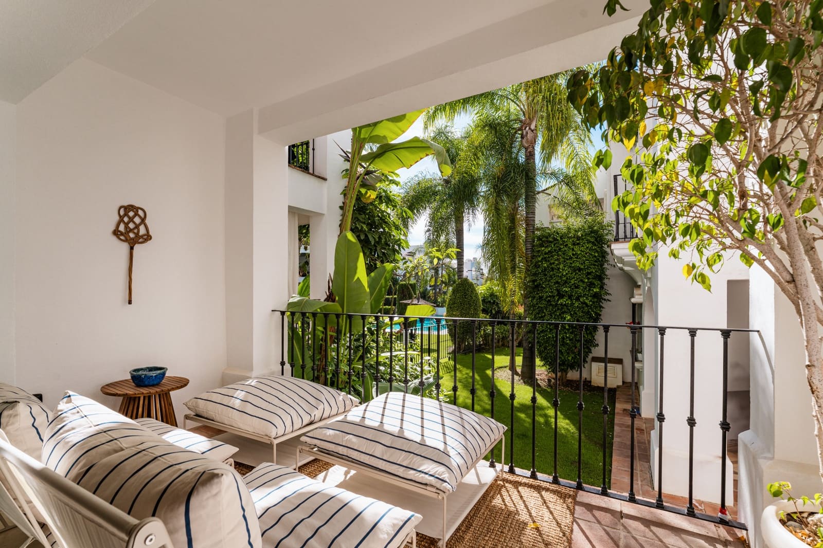 3 sypialnia Apartament na sprzedaż w Marbella z basenem garażem - 1 195 000 € (Ref: 10061736)