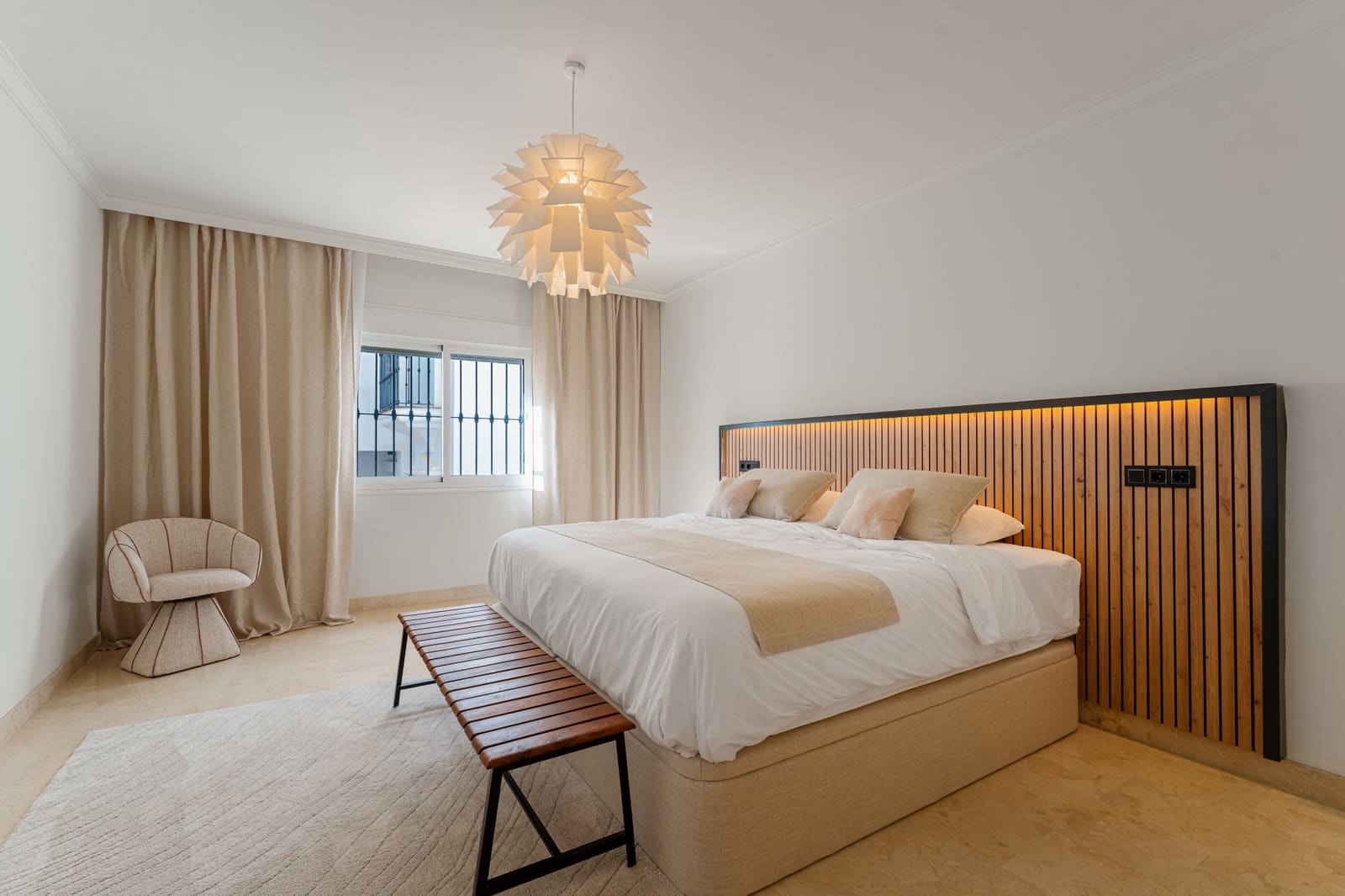 3 sypialnia Apartament na sprzedaż w Marbella z basenem garażem - 1 195 000 € (Ref: 10061736)