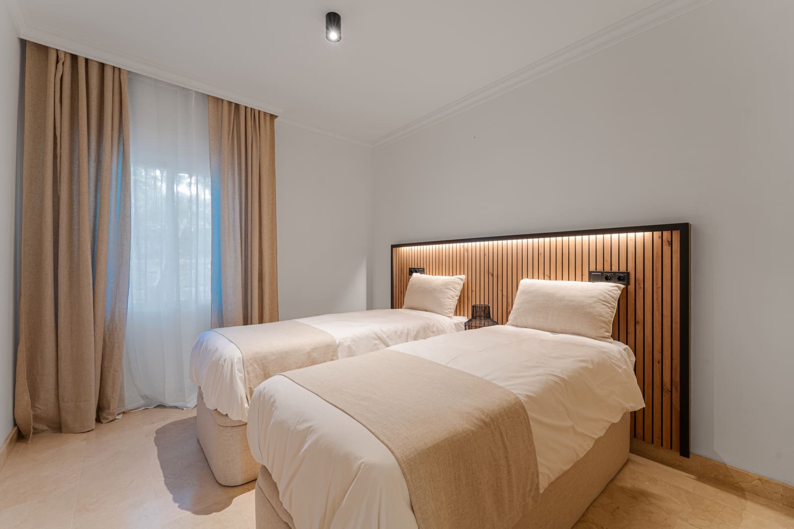 3 sypialnia Apartament na sprzedaż w Marbella z basenem garażem - 1 195 000 € (Ref: 10061736)