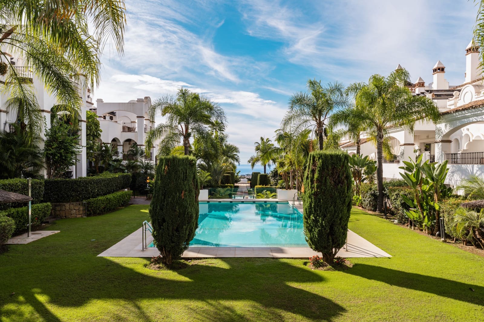3 sypialnia Apartament na sprzedaż w Marbella z basenem garażem - 1 195 000 € (Ref: 10061736)