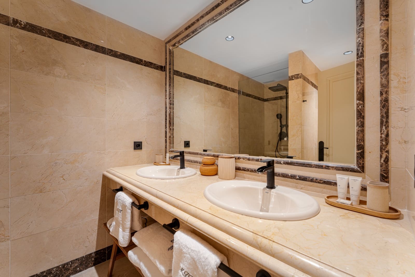 3 sypialnia Apartament na sprzedaż w Marbella z basenem garażem - 1 195 000 € (Ref: 10061736)