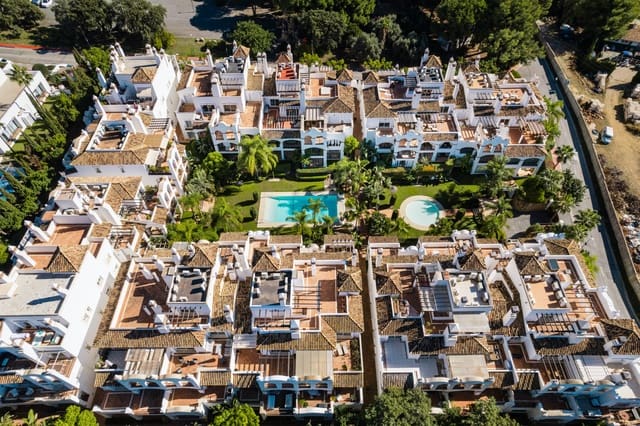 3 sypialnia Apartament na sprzedaż w Sierra Blanca, Marbella z basenem garażem - 1 195 000 € (Ref: 10061736)