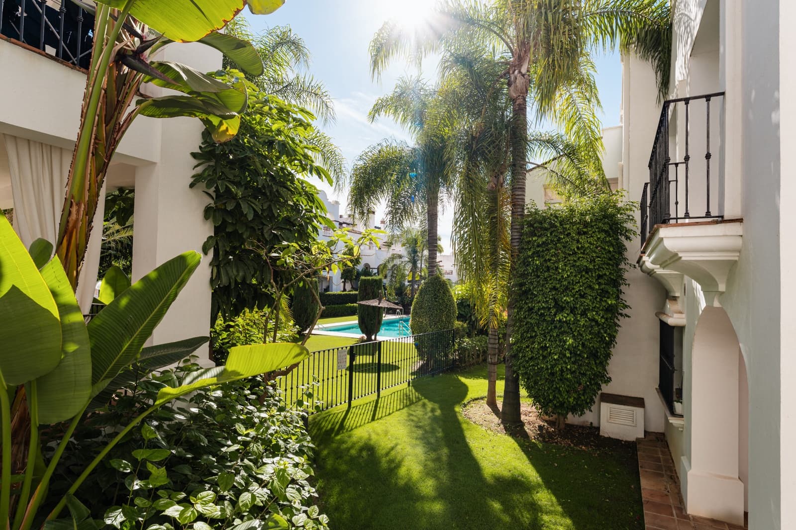 3 sypialnia Apartament na sprzedaż w Marbella z basenem garażem - 1 195 000 € (Ref: 10061736)