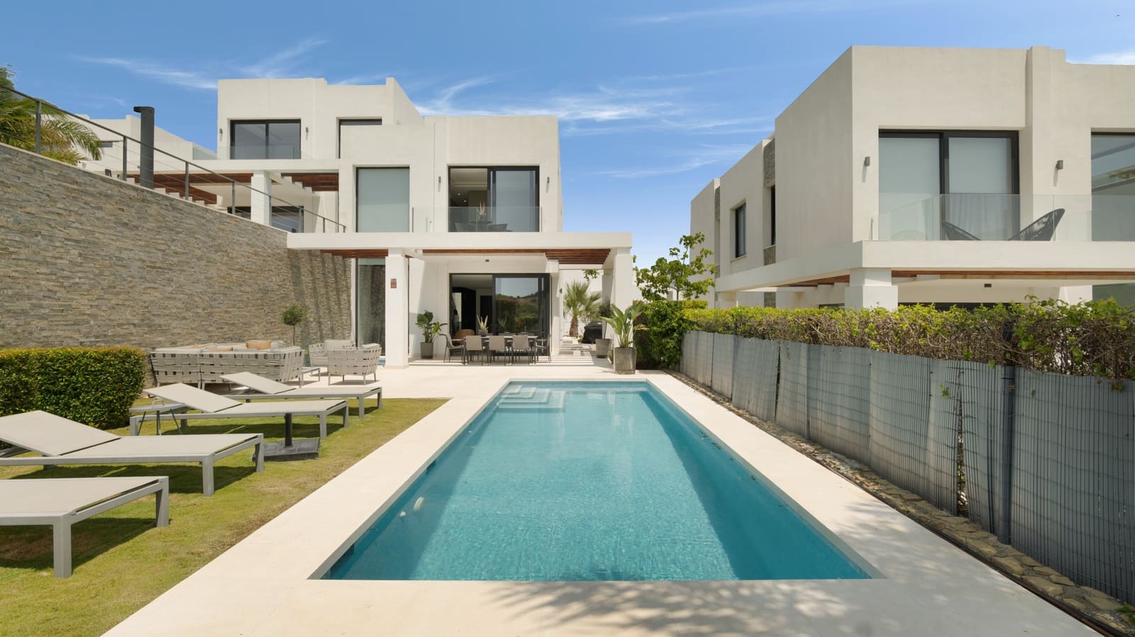 5 soveværelse Semi-Rækkehus til salg i Marbella med swimmingpool garage - € 1.395.000 (Ref: 10061738)