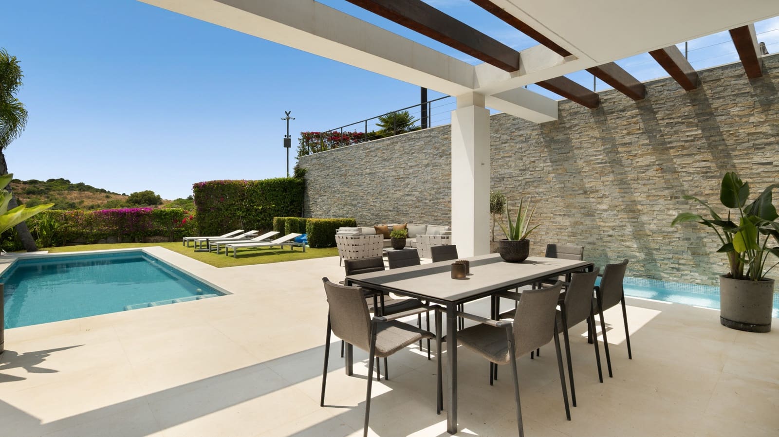 5 soveværelse Semi-Rækkehus til salg i Marbella med swimmingpool garage - € 1.395.000 (Ref: 10061738)