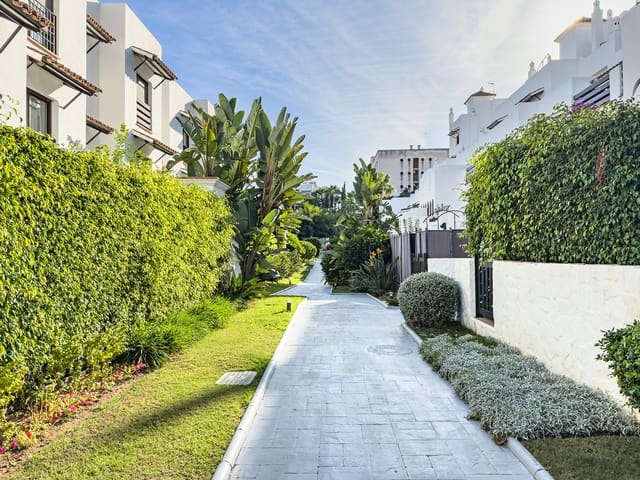 2 makuuhuone Huoneisto myytävänä paikassa La Concha - Resina Golf, Estepona mukana uima-altaan 
autotalli - 349 000 € (Ref: 10061740)