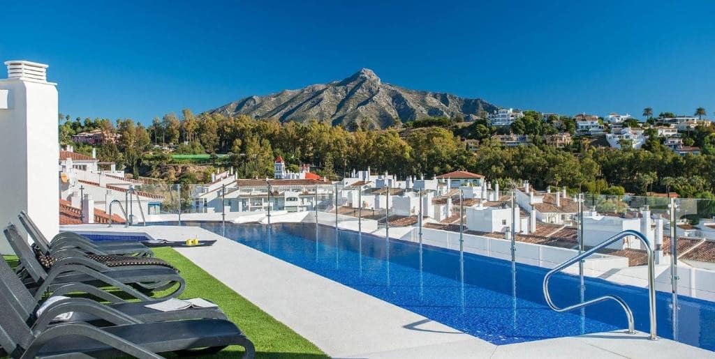 2 chambre Penthouse à vendre à Nueva Andalucia avec piscine garage - 405 000 € (Ref: 10098222)