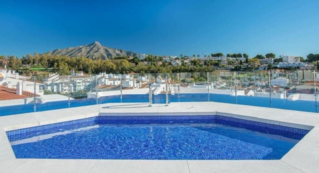 2 chambre Penthouse à vendre à Nueva Andalucia avec piscine garage - 405 000 € (Ref: 10098222)
