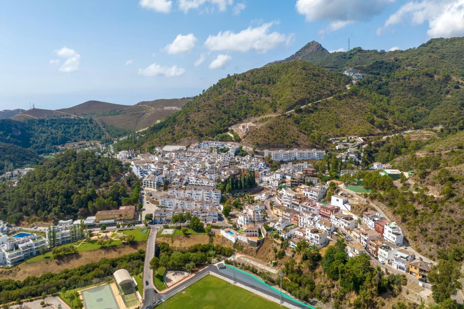 2 chambre Penthouse à vendre à Nueva Andalucia avec piscine garage - 405 000 € (Ref: 10098222)