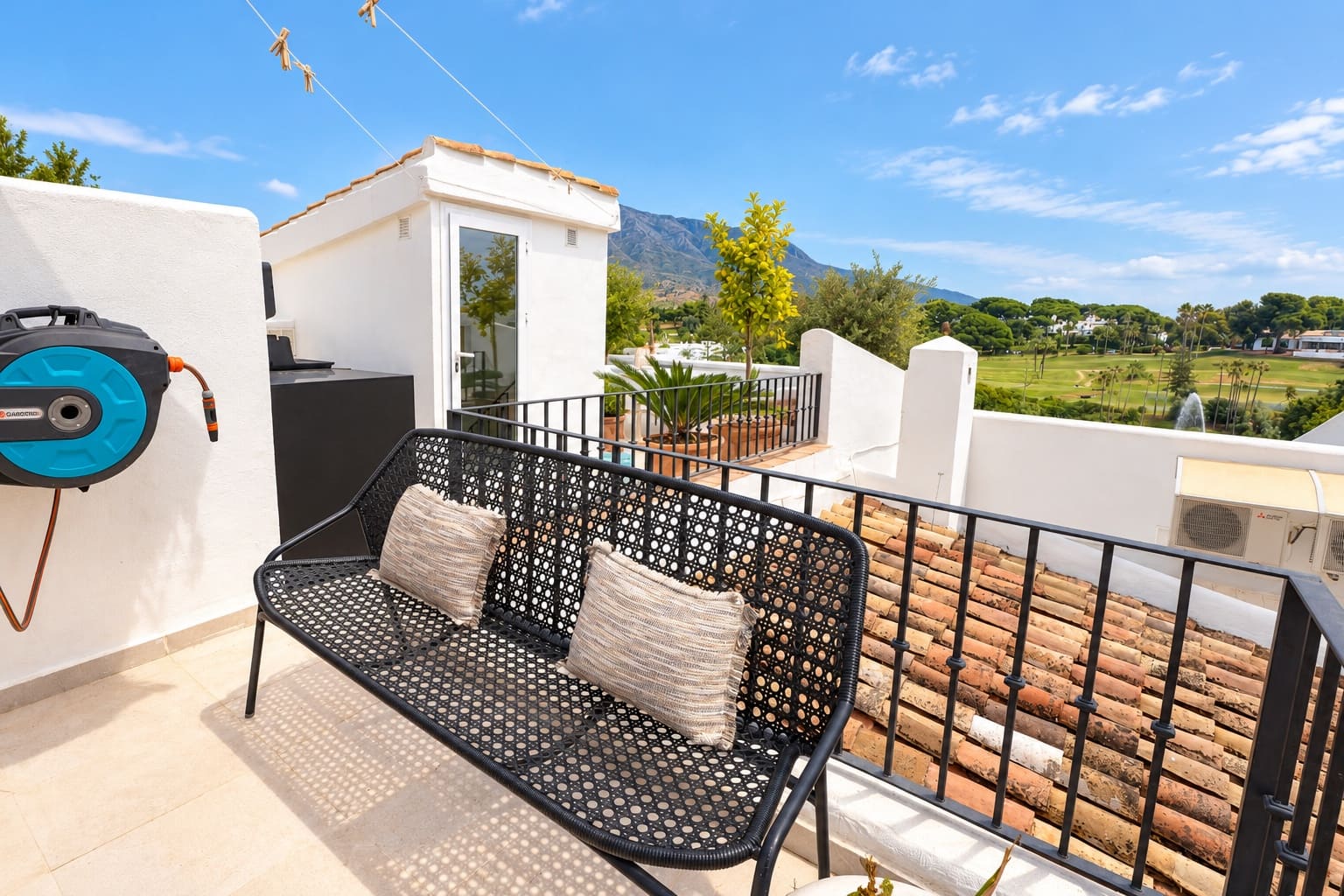 2 bedroom Penthouse for sale in Marbella with pool garage - € 495,000 (Ref: 10135961)