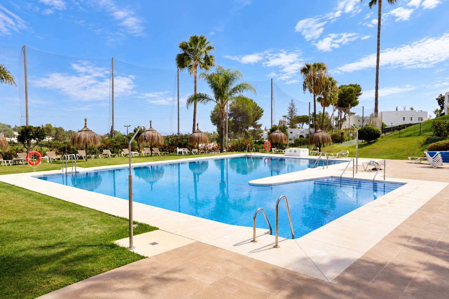 2 bedroom Penthouse for sale in Marbella with pool garage - € 495,000 (Ref: 10135961)