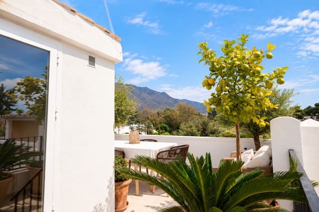 2 bedroom Penthouse for sale in Aloha Golf, Marbella with pool garage - € 495,000 (Ref: 10135961)