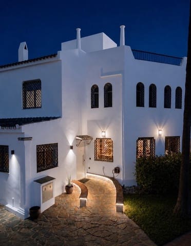4 soverom Hus til salgs i Nueva Andalucia, Marbella med svømmebasseng garasje - € 649 000 (Ref: 10135962)