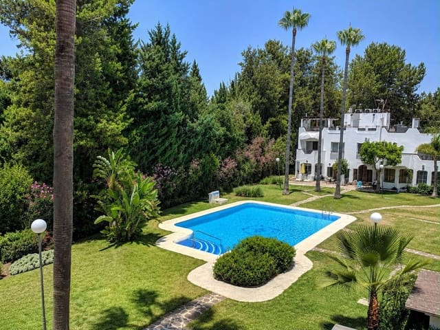 4 soverom Hus til salgs i Nueva Andalucia, Marbella med svømmebasseng garasje - € 649 000 (Ref: 10135962)