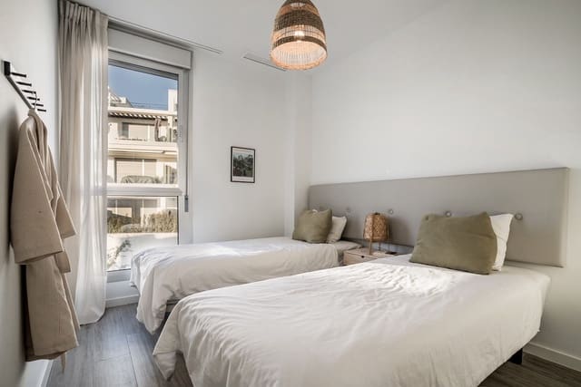 2 Zimmer Apartment zu vermieten in Cancelada, Estepona mit Pool Garage - 2.500 € (Ref: 10146984)