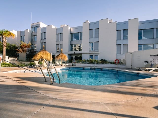 2 Zimmer Apartment zu vermieten in Cancelada, Estepona mit Pool Garage - 2.500 € (Ref: 10146984)