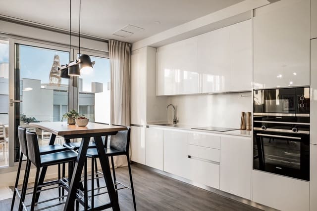 2 Zimmer Apartment zu vermieten in Cancelada, Estepona mit Pool Garage - 2.500 € (Ref: 10146984)
