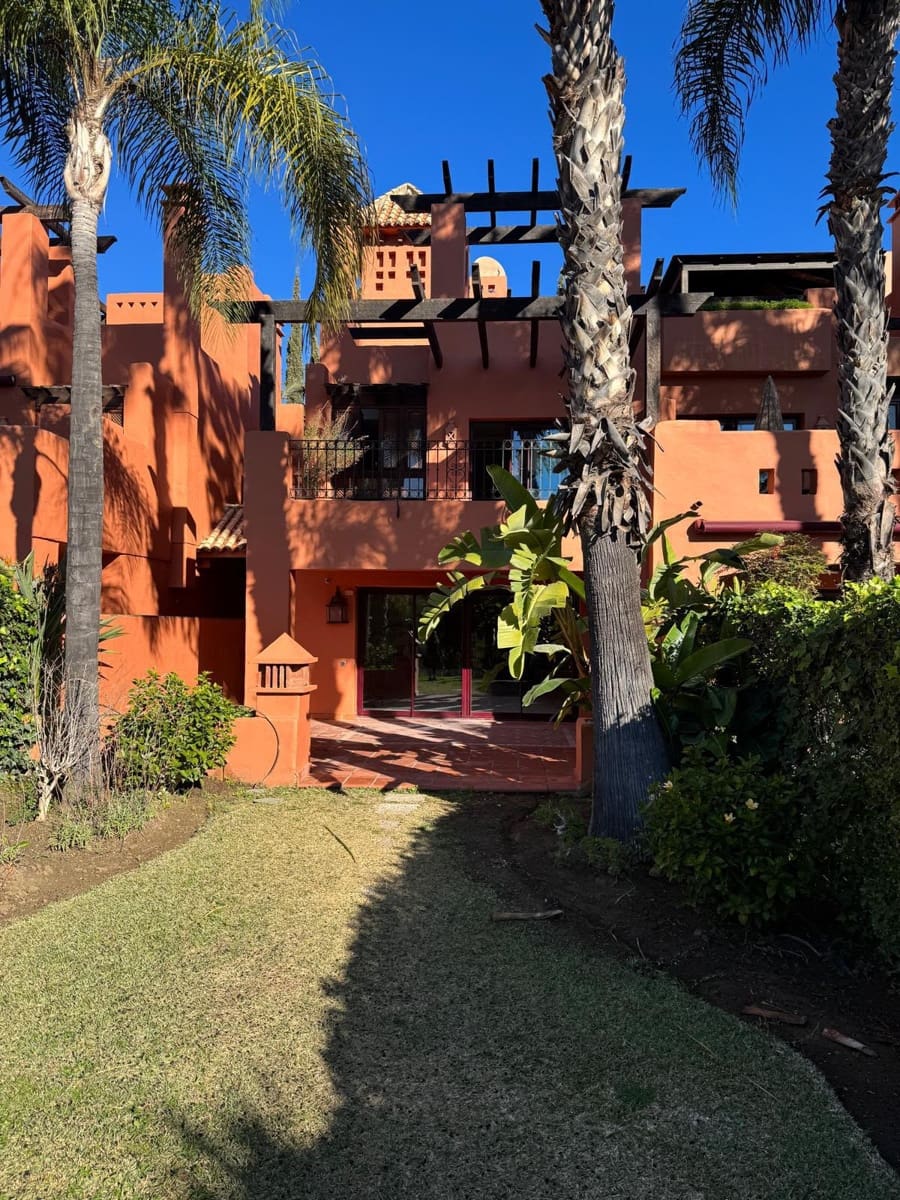 4 soveværelse Villa til salg i Marbella med swimmingpool garage - € 1.795.000 (Ref: 10146985)