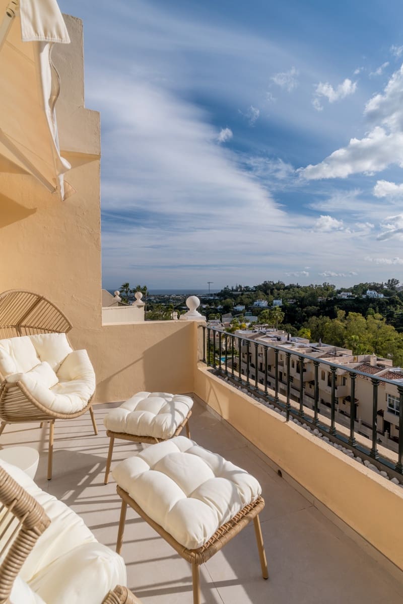 3 sypialnia Penthouse na sprzedaż w Benahavis z basenem garażem - 1 150 000 € (Ref: 10150340)