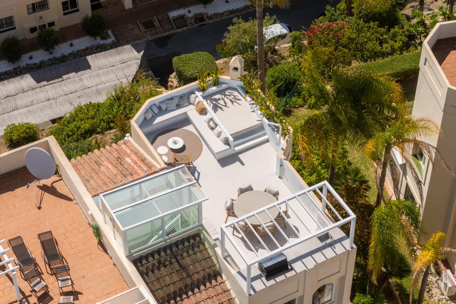 3 sypialnia Penthouse na sprzedaż w Benahavis z basenem garażem - 1 150 000 € (Ref: 10150340)