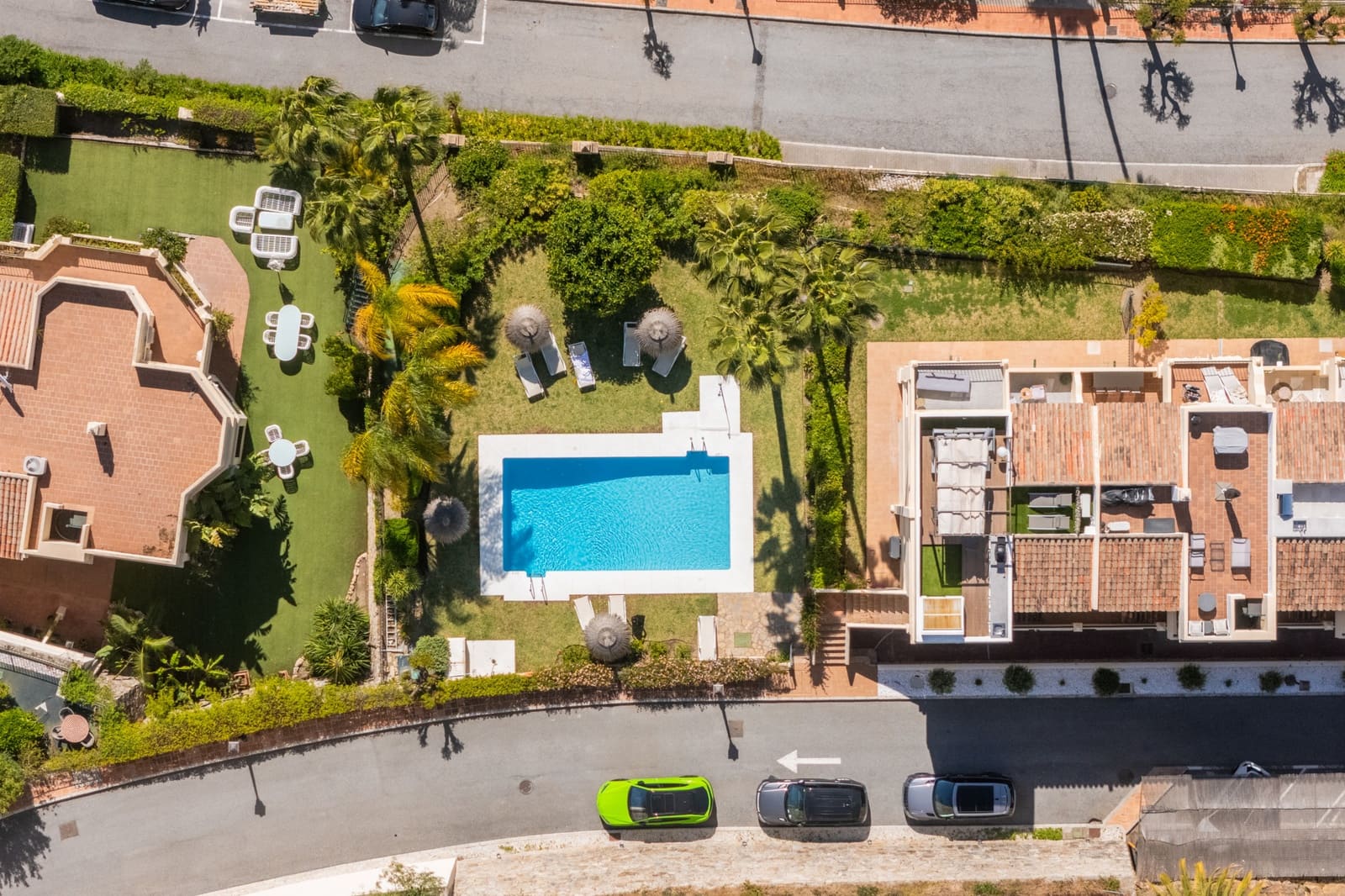 3 sypialnia Penthouse na sprzedaż w Benahavis z basenem garażem - 1 150 000 € (Ref: 10150340)