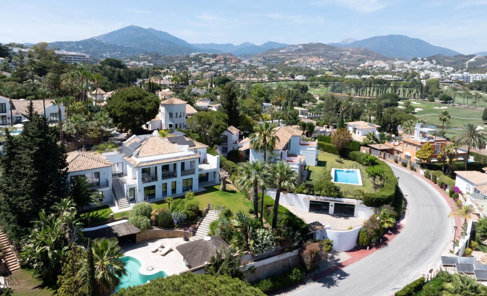 5 sovrum Villa att hyra i Nueva Andalucia med pool garage - 24 000 € (Ref: 10154968)