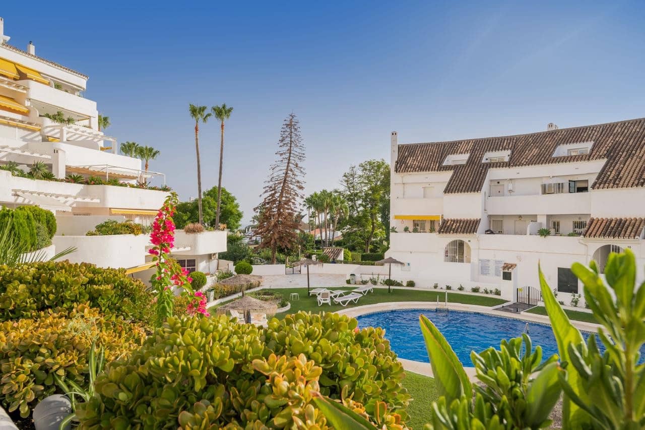 4 soverom Leilighet til leie i Nueva Andalucia med svømmebasseng garasje - € 5 800 (Ref: 10176962)