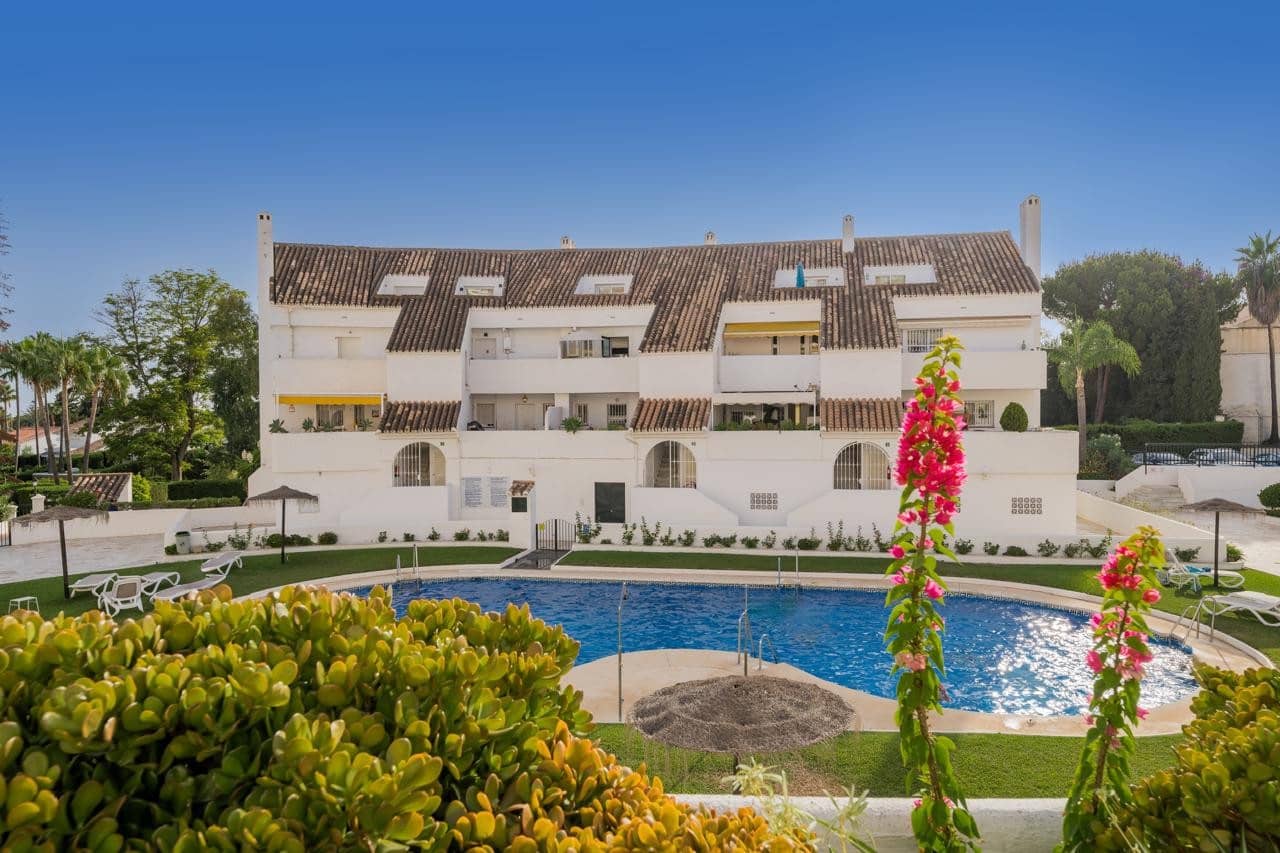 4 soverom Leilighet til leie i Nueva Andalucia med svømmebasseng garasje - € 5 800 (Ref: 10176962)