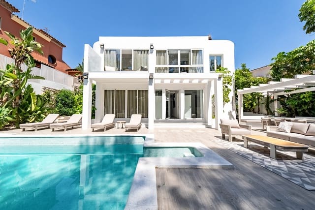 Chalet de 4 habitaciones en Las Brisas, Marbella en alquiler con piscina garaje - 9.500 € (Ref: 10176963)