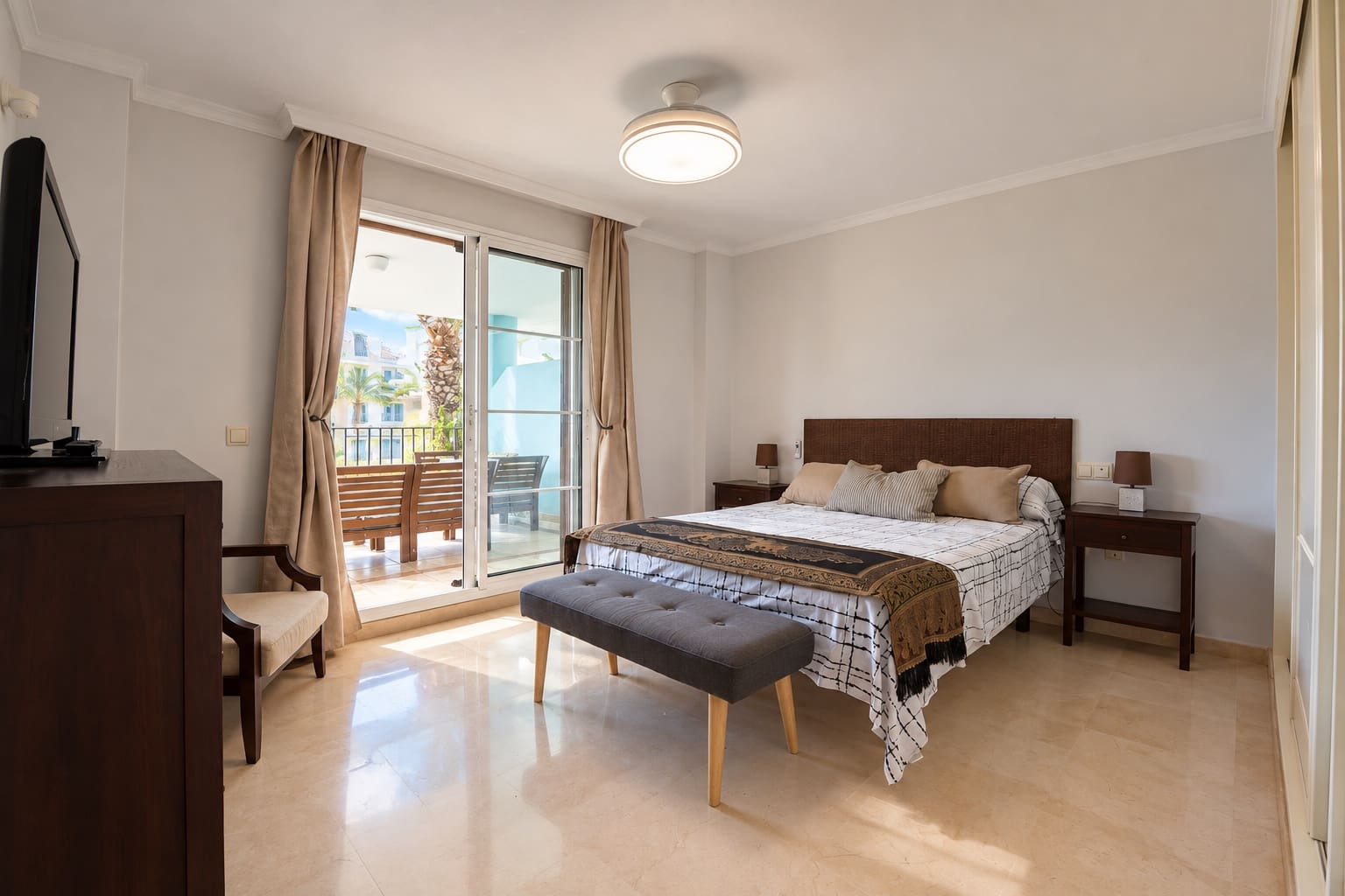Apartamento de 3 habitaciones en Sotogrande en venta con piscina garaje - 680.000 € (Ref: 10180166)