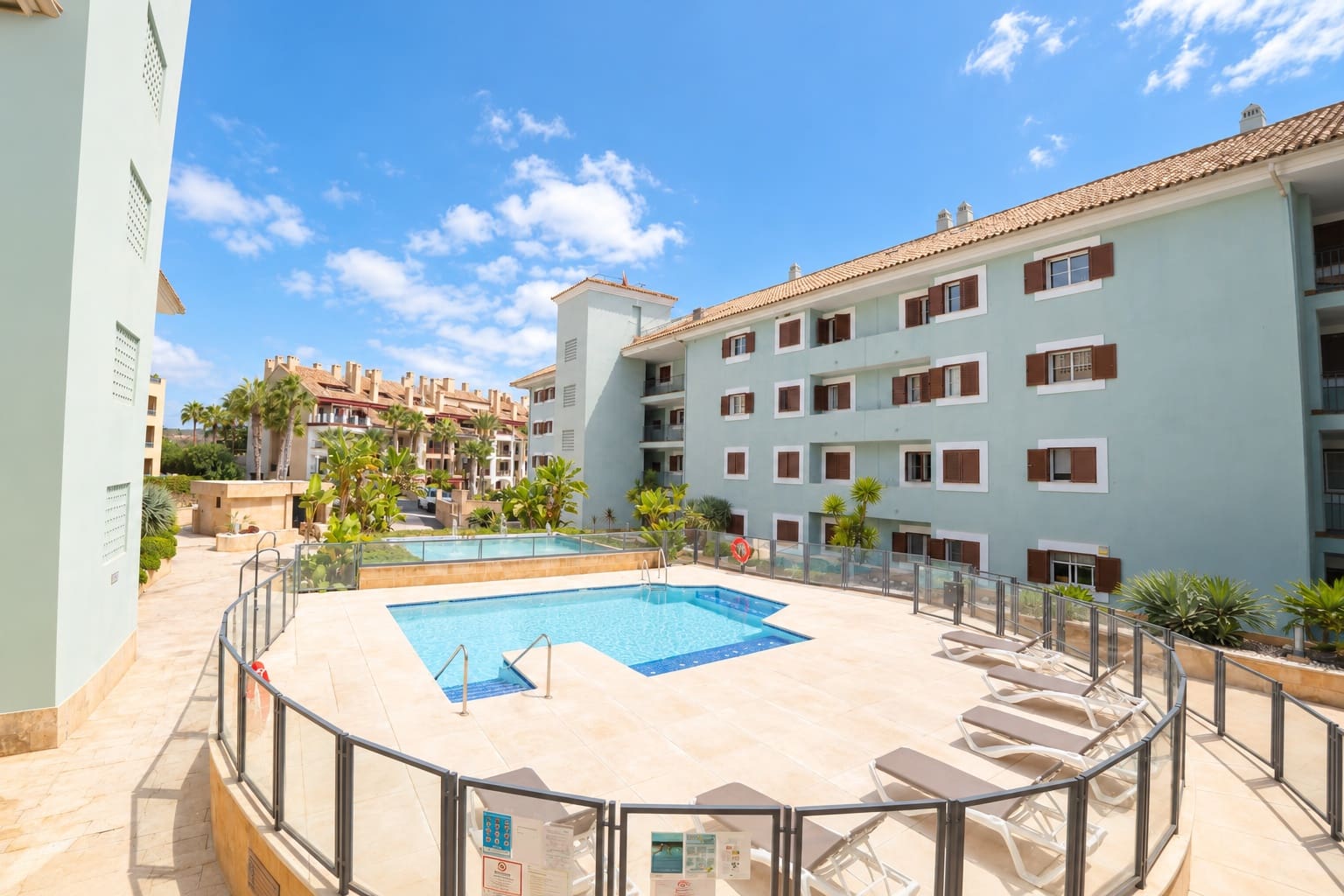 Apartamento de 3 habitaciones en Sotogrande en venta con piscina garaje - 680.000 € (Ref: 10180166)