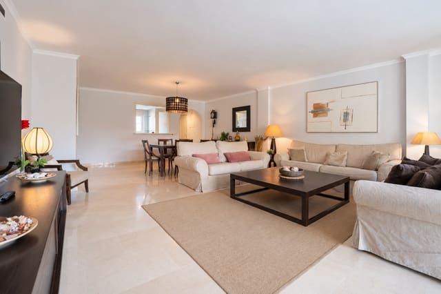 Apartamento de 3 habitaciones en Sotogrande, San Roque en venta con piscina garaje - 680.000 € (Ref: 10180166)