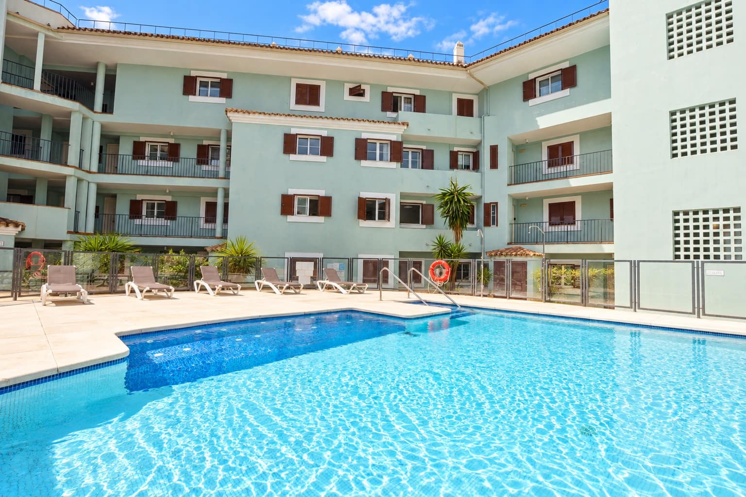 Apartamento de 3 habitaciones en Sotogrande en venta con piscina garaje - 680.000 € (Ref: 10180166)